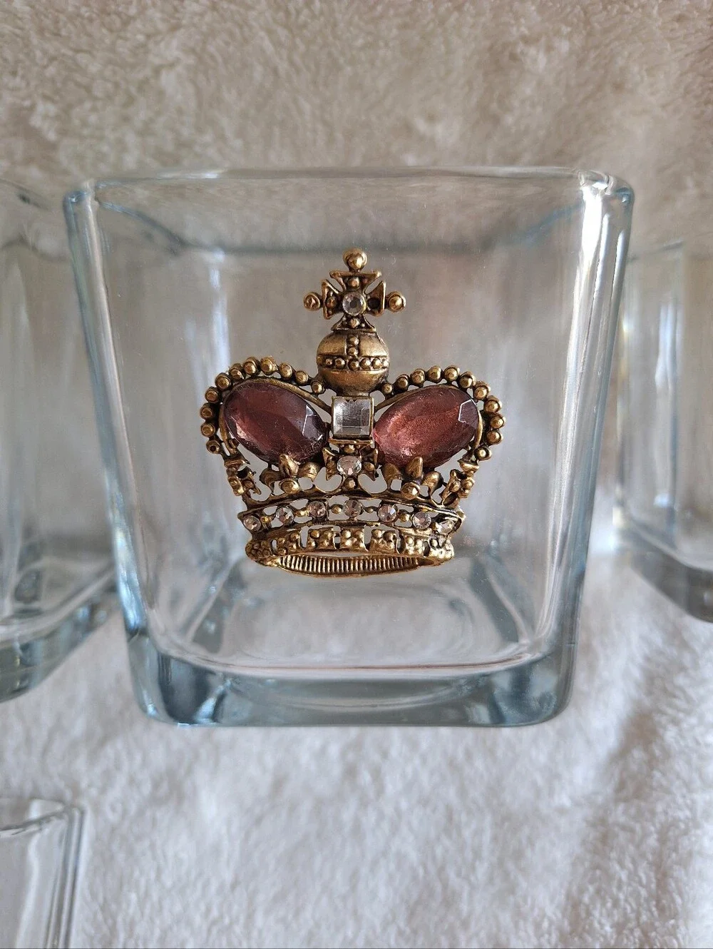 Fringe Studio Style Royal Crest Whiskey Shot Glasses Set 4 Jeweled Fleur-de-lis